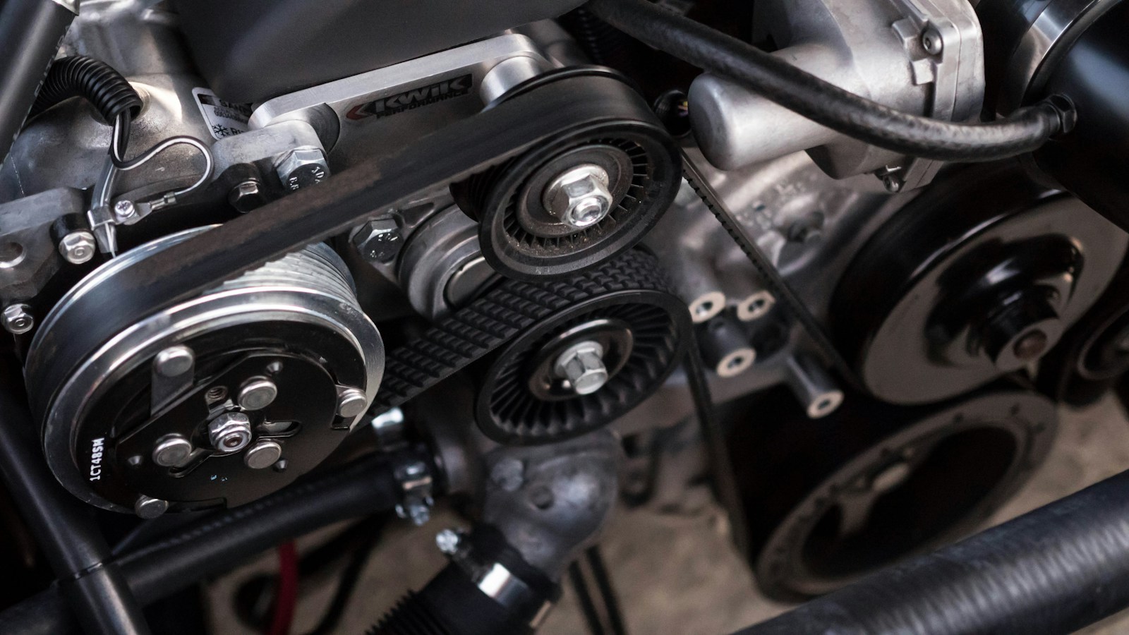 Oto servis konsepti için motor bakım çalışması